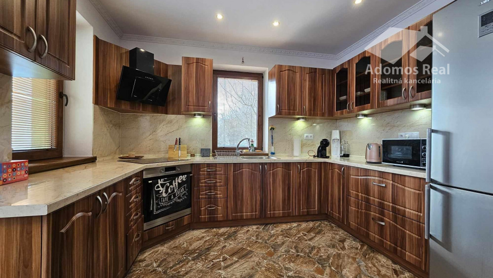 4-IZBOVÝ ROD. DOM KOŠICE - PEREŠ / PRENÁJOM