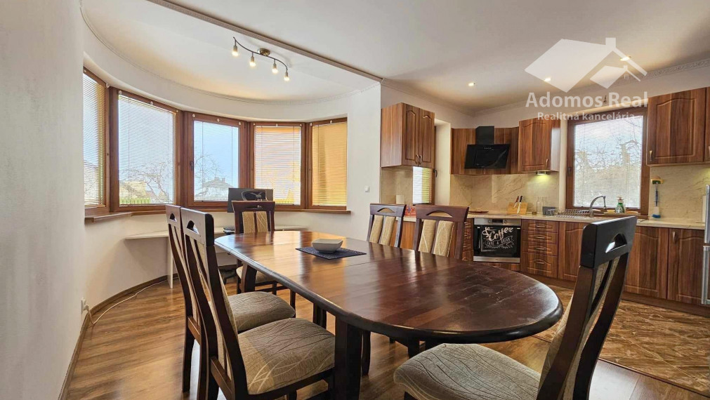 4-IZBOVÝ ROD. DOM KOŠICE - PEREŠ / PRENÁJOM