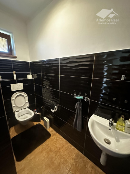 4-IZBOVÝ ROD. DOM KOŠICE - PEREŠ / PRENÁJOM