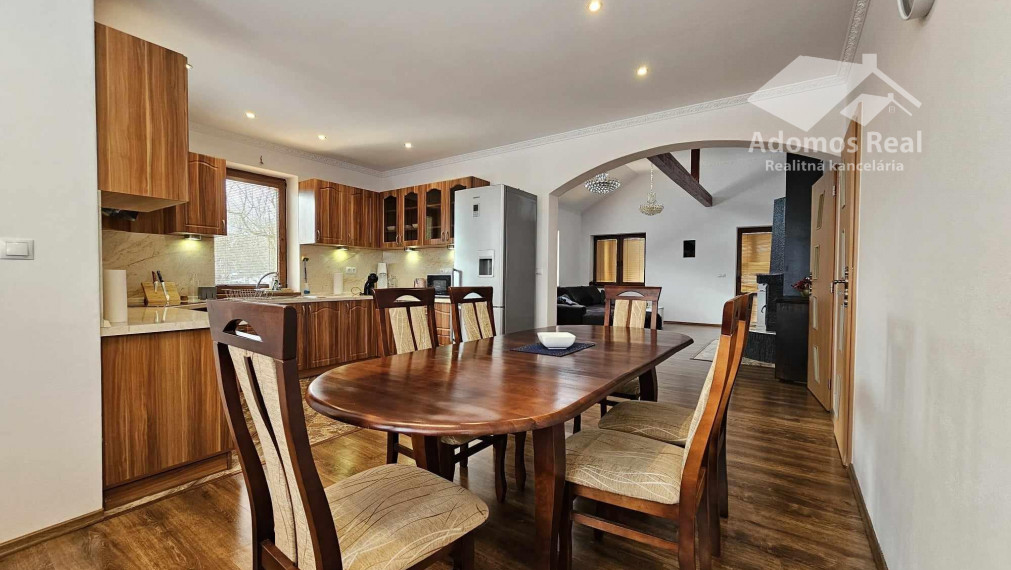 4-IZBOVÝ ROD. DOM KOŠICE - PEREŠ / PRENÁJOM