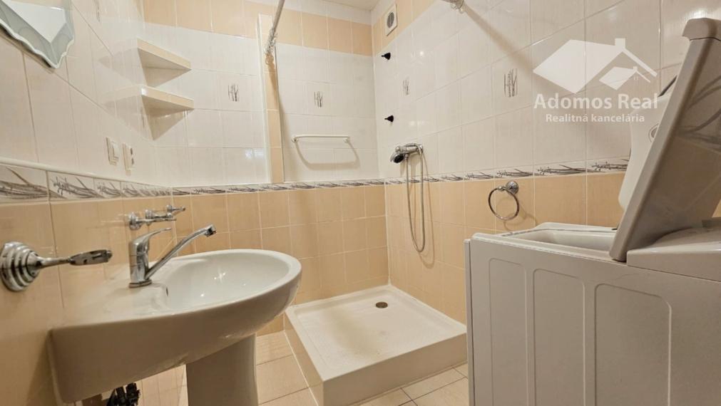 3 - IZBOVÝ BYT TREBIŠOV / KOMENSKÉHO