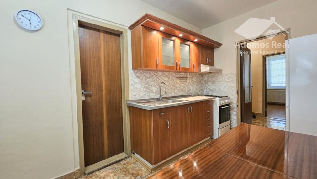 3 - IZBOVÝ BYT TREBIŠOV / KOMENSKÉHO