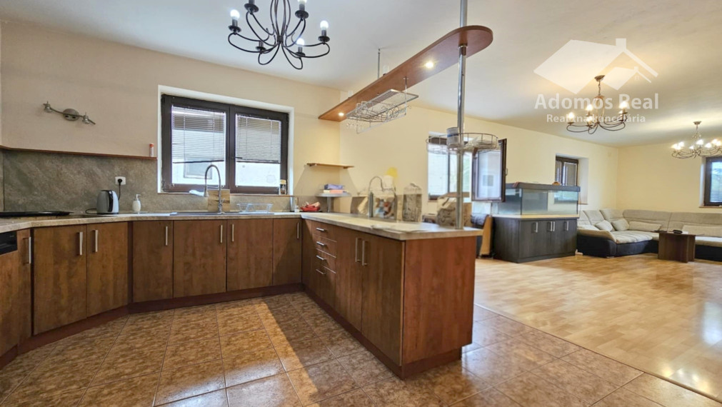 7-IZBOVÝ RODINNÝ DOM S BAZÉNOM - SEČOVSKÁ POLIANKA