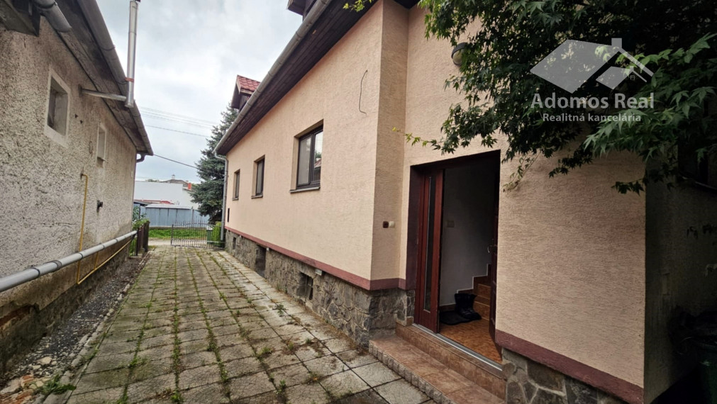 7-IZBOVÝ RODINNÝ DOM S BAZÉNOM - SEČOVSKÁ POLIANKA