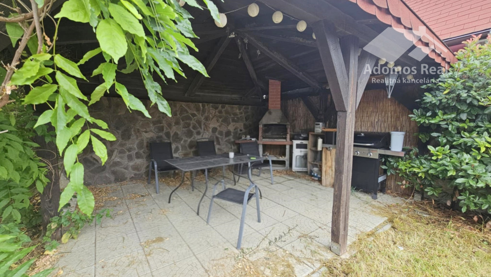 7-IZBOVÝ RODINNÝ DOM S BAZÉNOM - SEČOVSKÁ POLIANKA