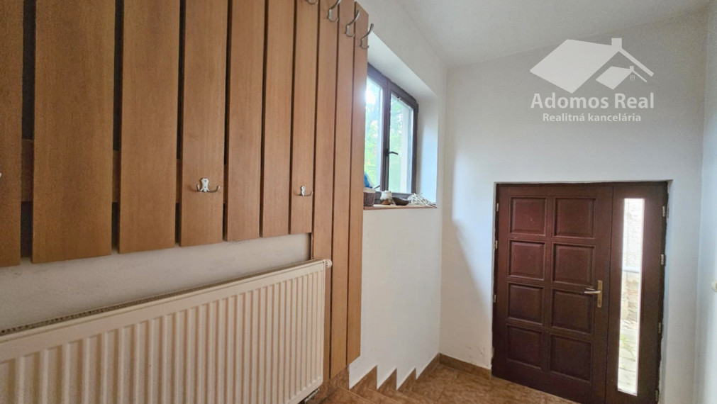 7-IZBOVÝ RODINNÝ DOM S BAZÉNOM - SEČOVSKÁ POLIANKA