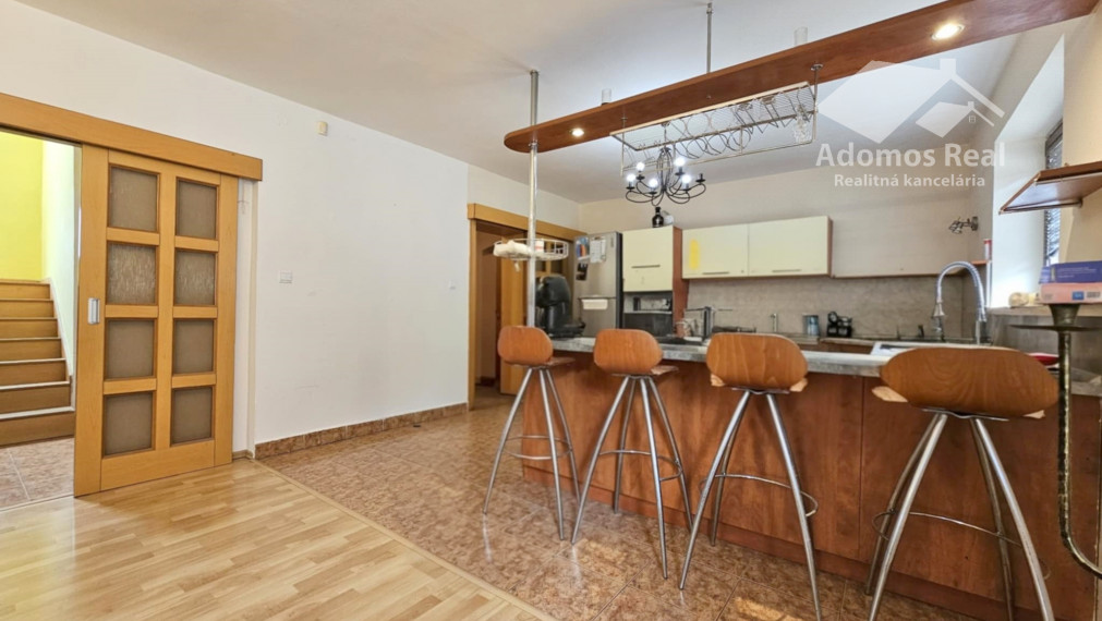 7-IZBOVÝ RODINNÝ DOM S BAZÉNOM - SEČOVSKÁ POLIANKA