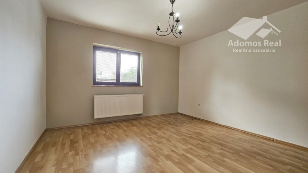 7-IZBOVÝ RODINNÝ DOM S BAZÉNOM - SEČOVSKÁ POLIANKA