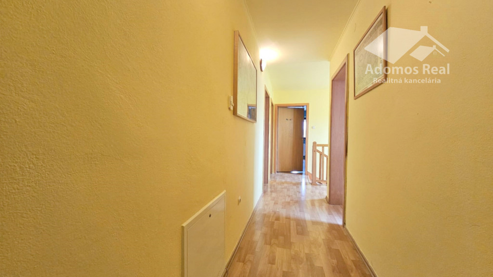 7-IZBOVÝ RODINNÝ DOM S BAZÉNOM - SEČOVSKÁ POLIANKA