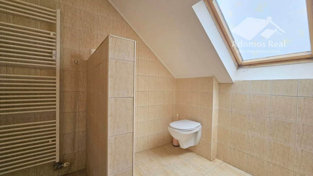 7-IZBOVÝ RODINNÝ DOM S BAZÉNOM - SEČOVSKÁ POLIANKA