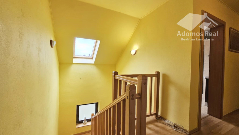 7-IZBOVÝ RODINNÝ DOM S BAZÉNOM - SEČOVSKÁ POLIANKA