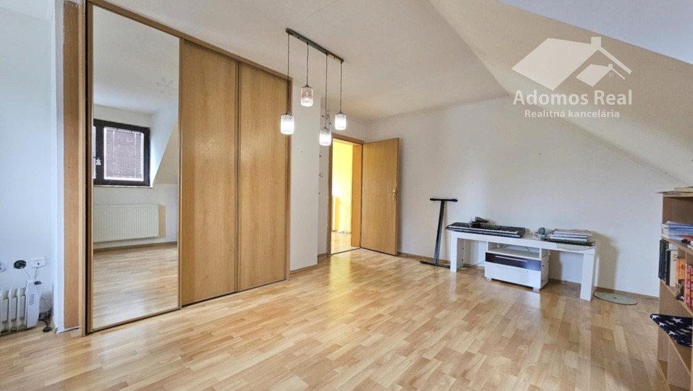 7-IZBOVÝ RODINNÝ DOM S BAZÉNOM - SEČOVSKÁ POLIANKA