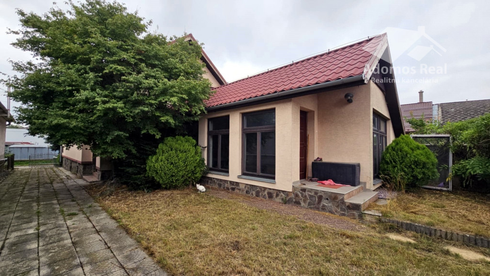 7-IZBOVÝ RODINNÝ DOM S BAZÉNOM - SEČOVSKÁ POLIANKA