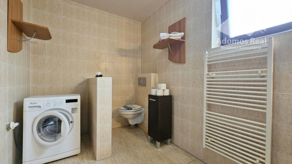 7-IZBOVÝ RODINNÝ DOM S BAZÉNOM - SEČOVSKÁ POLIANKA