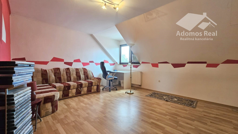 7-IZBOVÝ RODINNÝ DOM S BAZÉNOM - SEČOVSKÁ POLIANKA