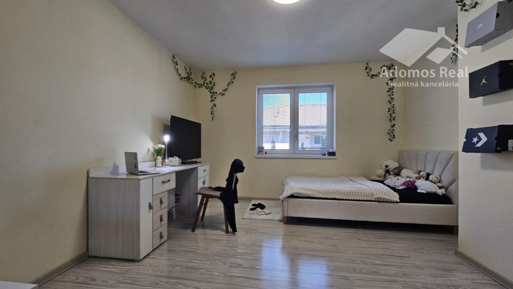 RODINNÝ DOM S BAZÉNOM - KOŠICE OKOLIE / HANISKA