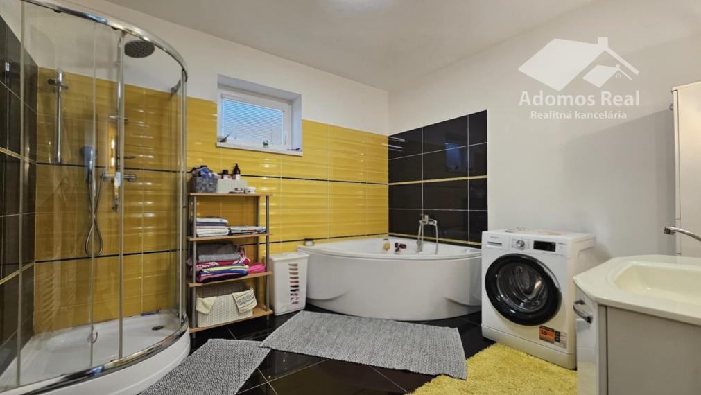 RODINNÝ DOM S BAZÉNOM - KOŠICE OKOLIE / HANISKA