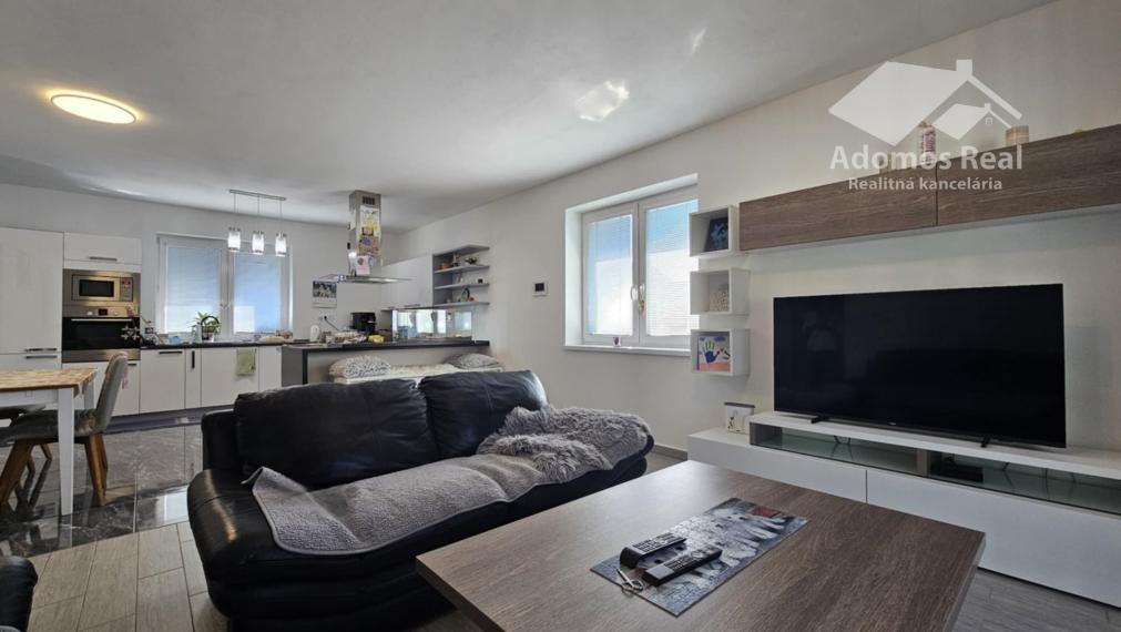 RODINNÝ DOM S BAZÉNOM - KOŠICE OKOLIE / HANISKA