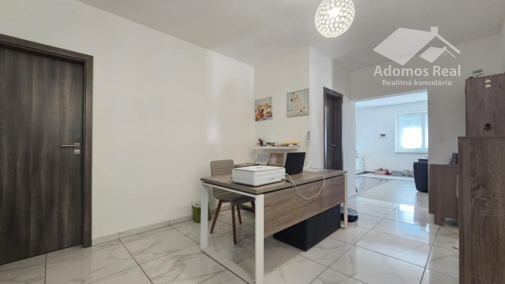 RODINNÝ DOM S BAZÉNOM - KOŠICE OKOLIE / HANISKA