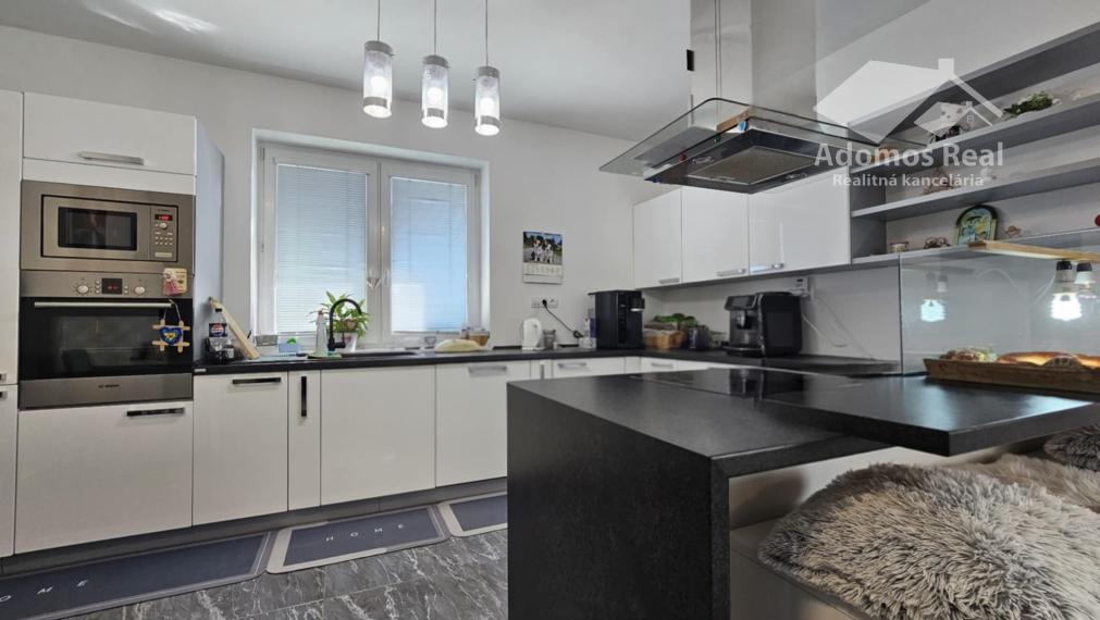 RODINNÝ DOM S BAZÉNOM - KOŠICE OKOLIE / HANISKA