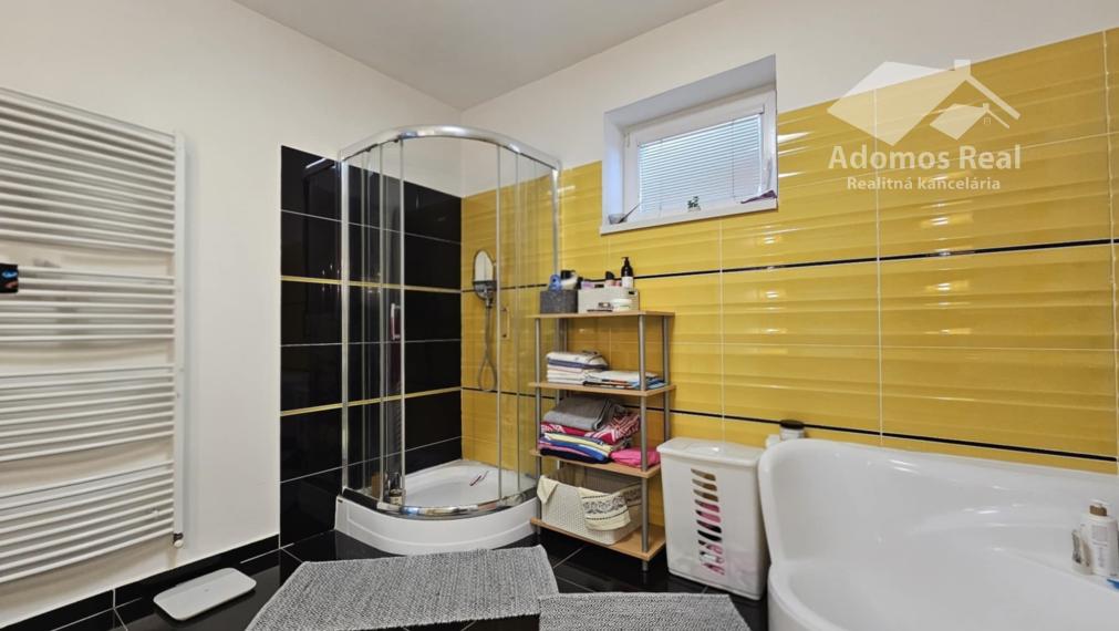 RODINNÝ DOM S BAZÉNOM - KOŠICE OKOLIE / HANISKA