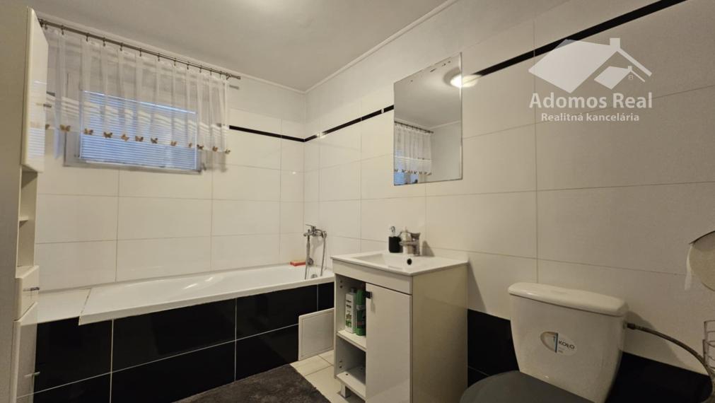 RODINNÝ DOM S BAZÉNOM - KOŠICE OKOLIE / HANISKA