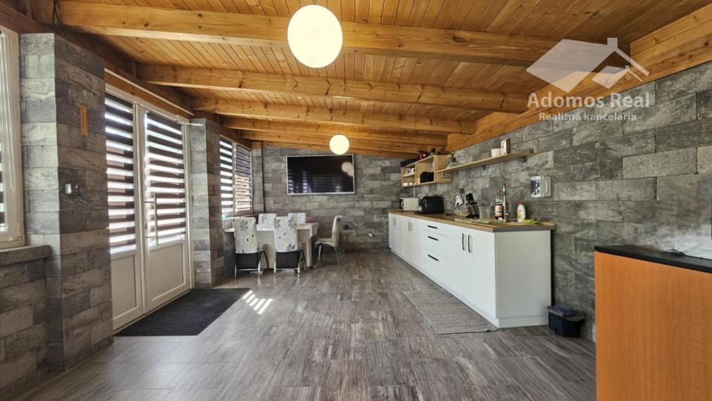 RODINNÝ DOM S BAZÉNOM - KOŠICE OKOLIE / HANISKA