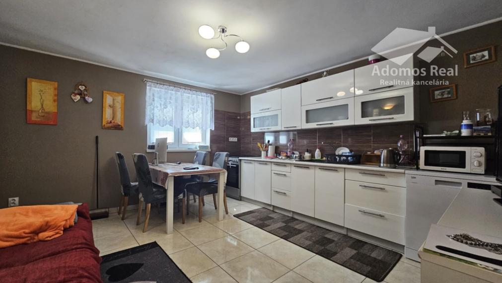 RODINNÝ DOM S BAZÉNOM - KOŠICE OKOLIE / HANISKA