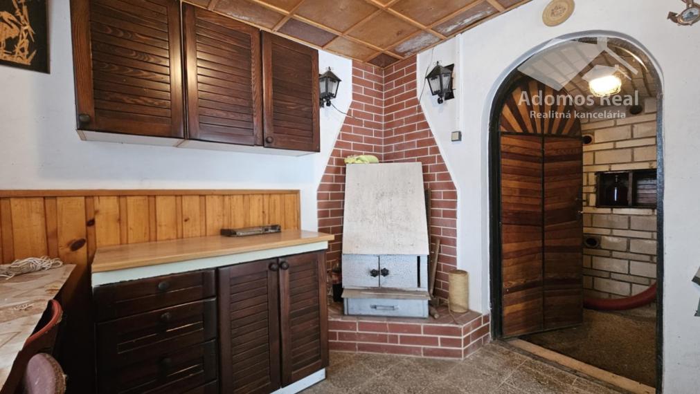 CHATA SO ZÁHRADOU-JABLONOV NAD TURŇOU