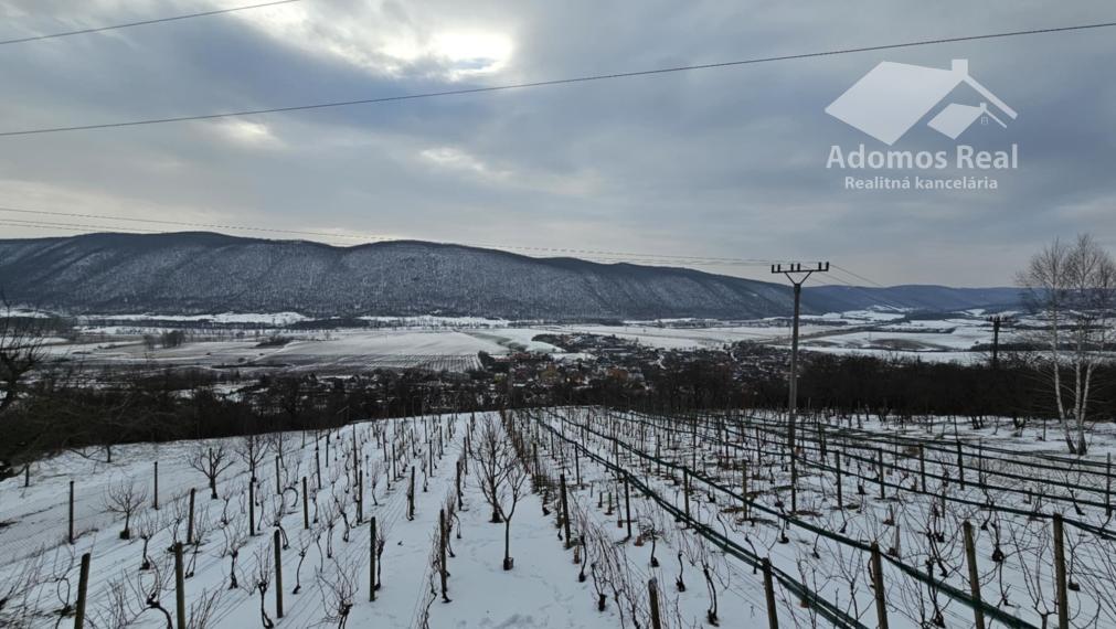CHATA SO ZÁHRADOU-JABLONOV NAD TURŇOU
