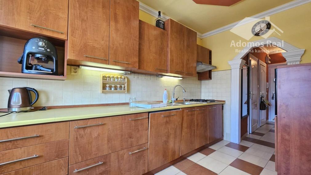 4 - IZBOVÝ BYT TREBIŠOV / KOMENSKÉHO