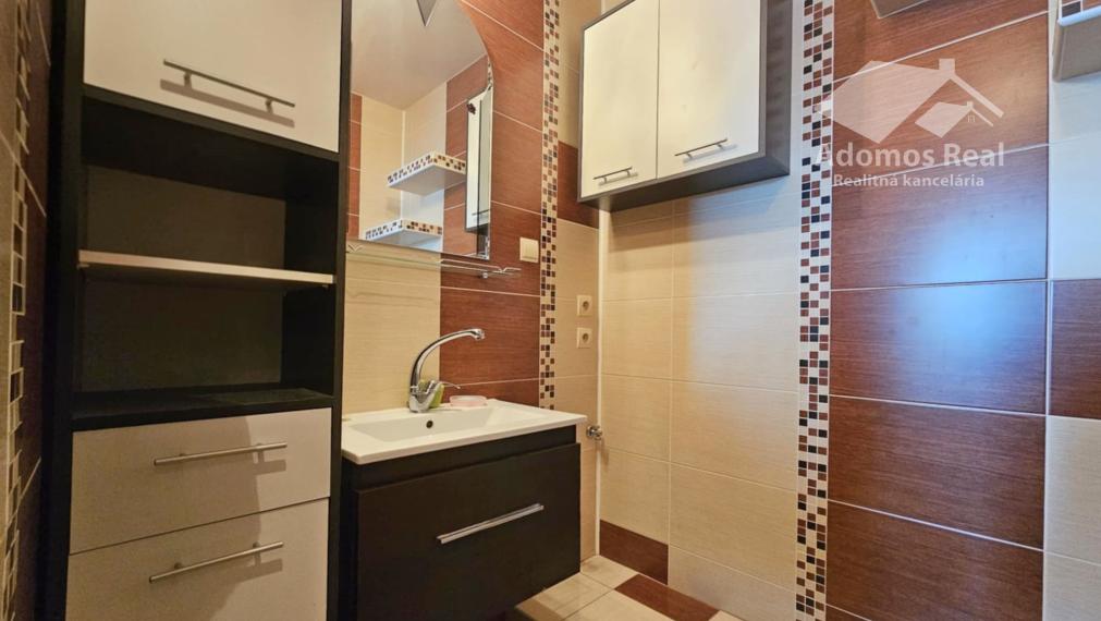 4 - IZBOVÝ BYT TREBIŠOV / KOMENSKÉHO