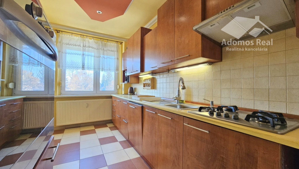 4 - IZBOVÝ BYT TREBIŠOV / KOMENSKÉHO