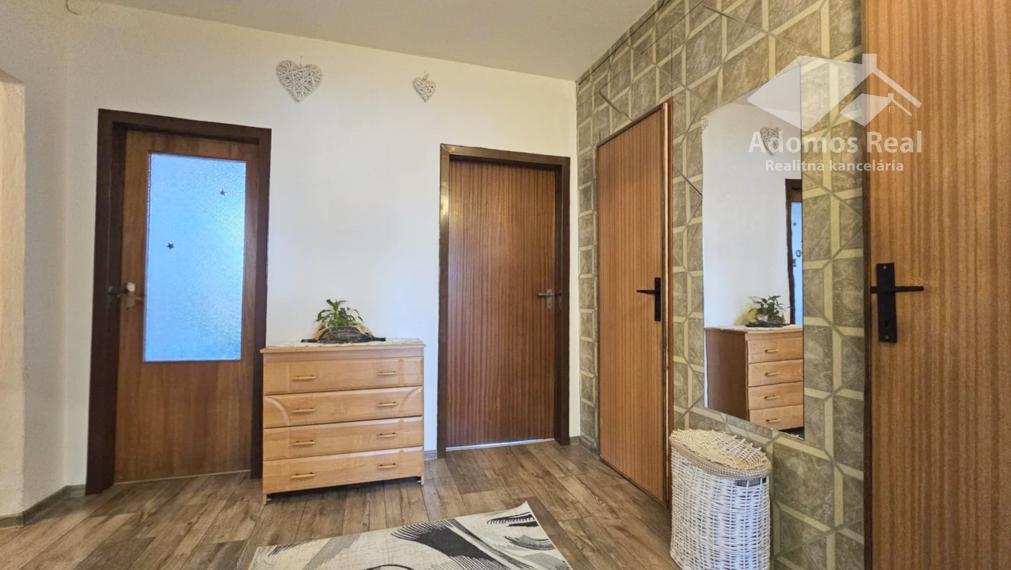 4 - IZBOVÝ BYT TREBIŠOV / KOMENSKÉHO