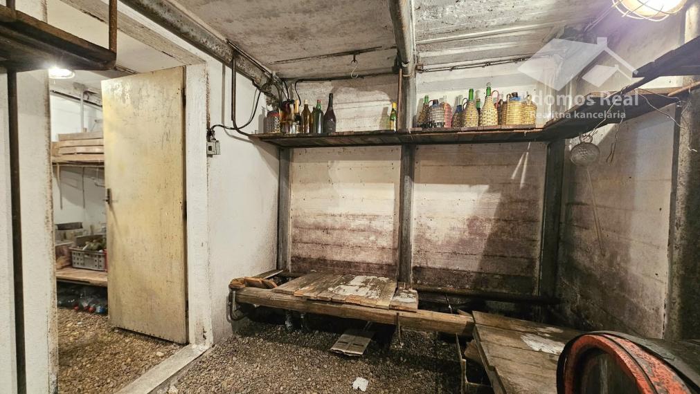 CHATA SO ZÁHRADOU-HRUŠOV