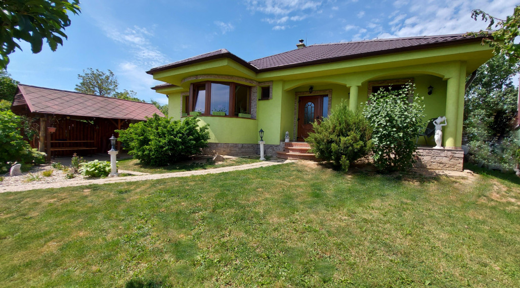 4-IZBOVÝ ROD. DOM KOŠICE - PEREŠ / PRENÁJOM