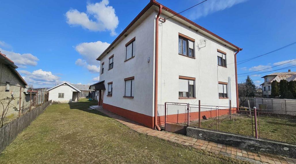 6 - IZBOVÝ RODINNÝ DOM - PUSTÉ ČEMERNÉ