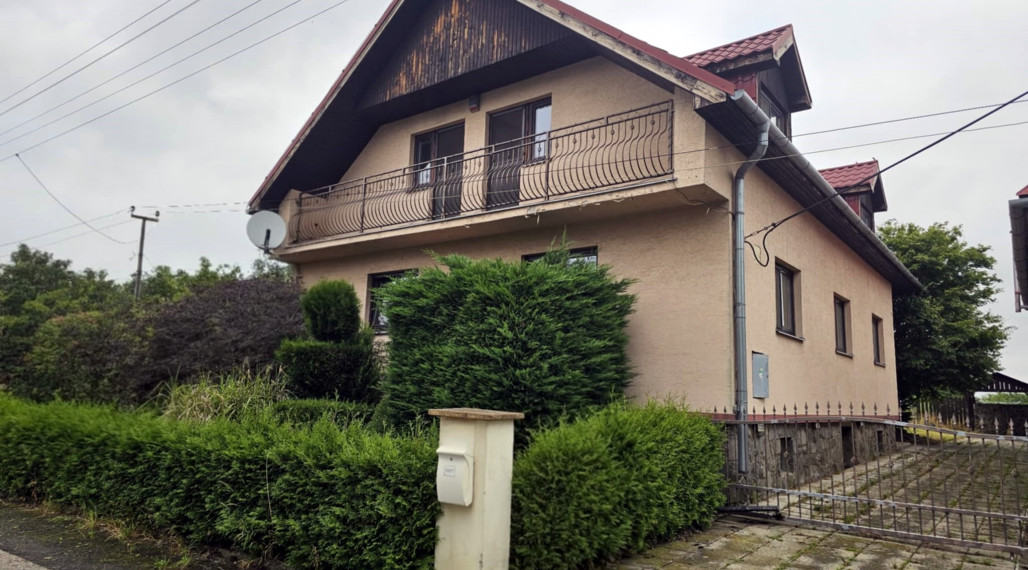 7-IZBOVÝ RODINNÝ DOM S BAZÉNOM - SEČOVSKÁ POLIANKA