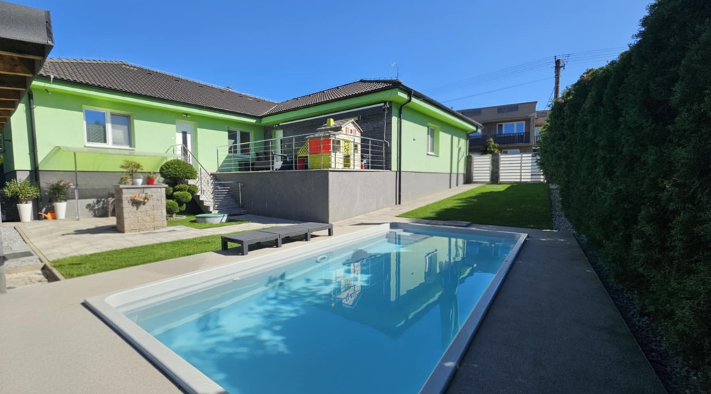 RODINNÝ DOM S BAZÉNOM - KOŠICE OKOLIE / HANISKA