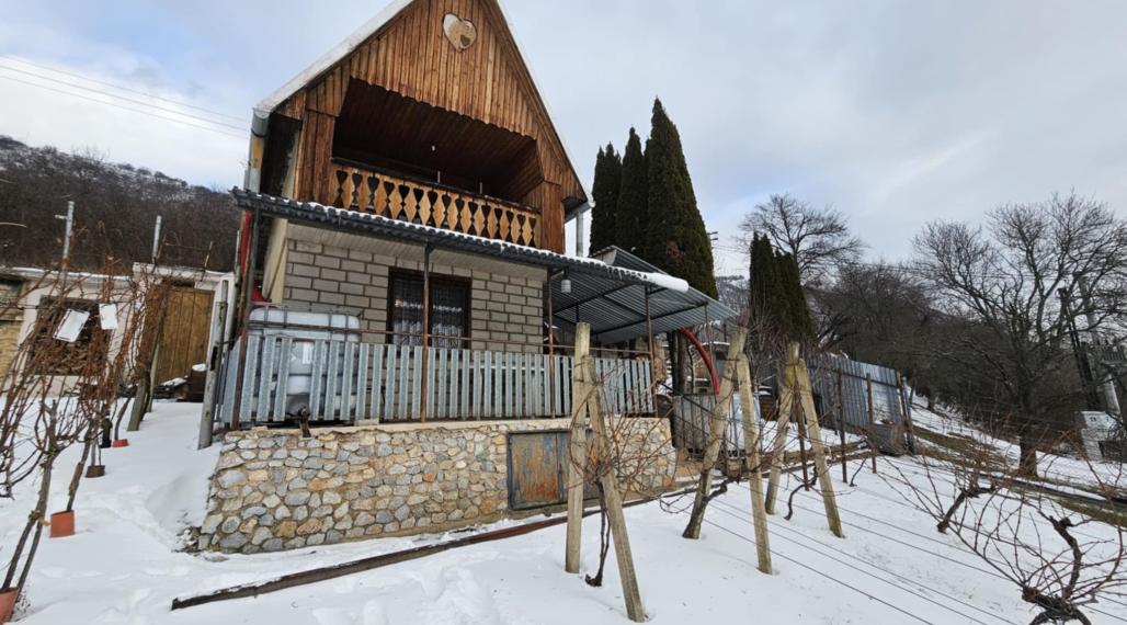 CHATA SO ZÁHRADOU-JABLONOV NAD TURŇOU