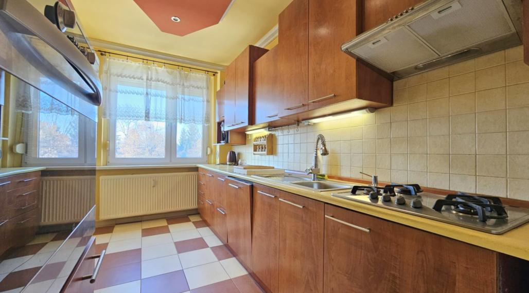 4 - IZBOVÝ BYT TREBIŠOV / KOMENSKÉHO