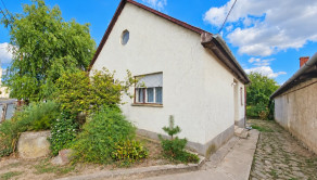 3-IZBOVÝ RODINNÝ DOM / LÉH, MAĎARSKO