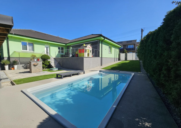 RODINNÝ DOM S BAZÉNOM - KOŠICE OKOLIE / HANISKA