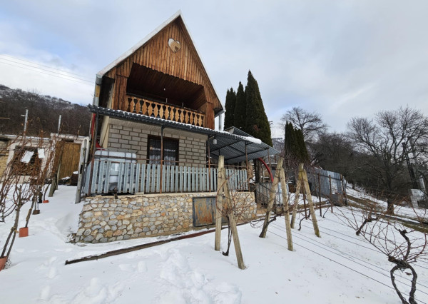 CHATA SO ZÁHRADOU-JABLONOV NAD TURŇOU