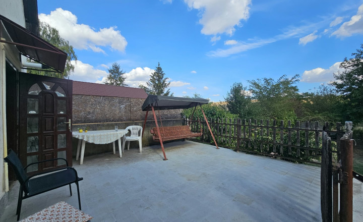 3-IZBOVÝ RODINNÝ DOM / LÉH, MAĎARSKO - fotografia 3