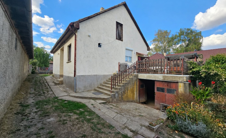 3-IZBOVÝ RODINNÝ DOM / LÉH, MAĎARSKO - fotografia 1